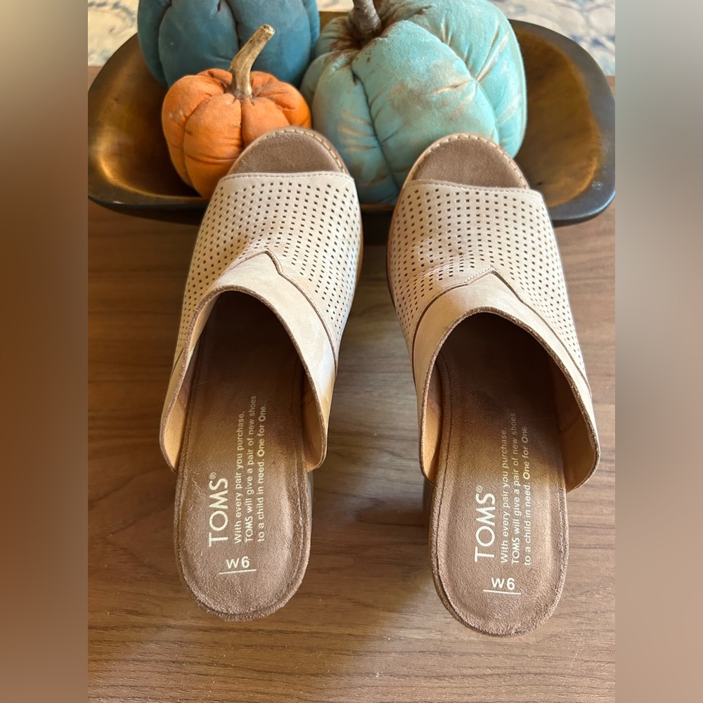 TOMS women’s sz 6 Majorca Mule sandals,sandstorm nubeck, versatile, new w/o box - Picture 7 of 10